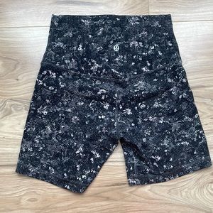 Lululemon 6” Align short